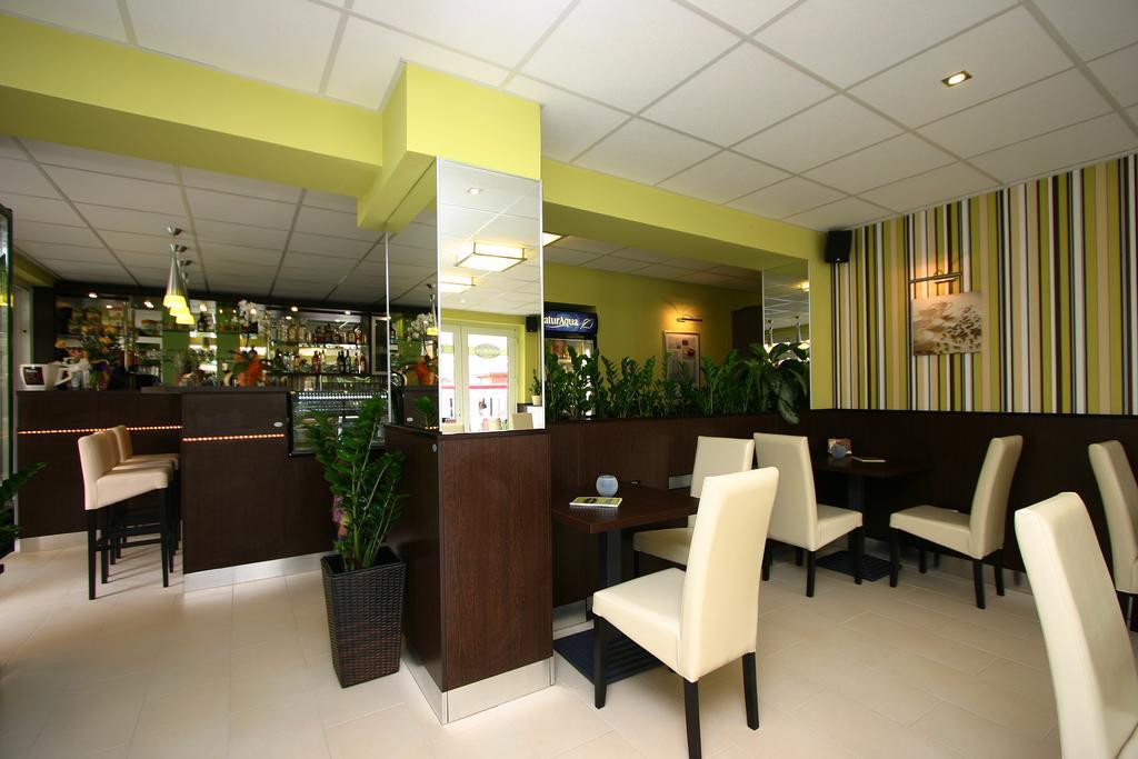 Cafe Relax Apartments Hévíz Esterno foto
